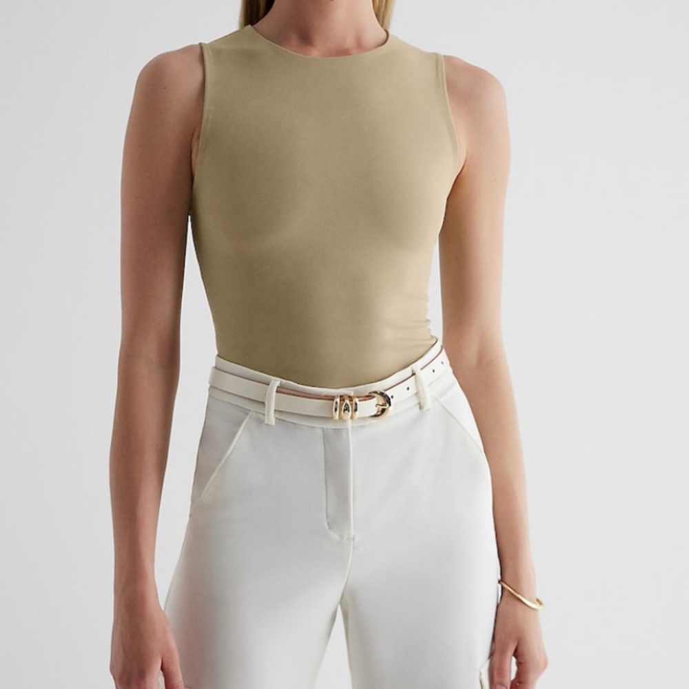 Express Body Contour High Compression Crewneck Tank - Elm L